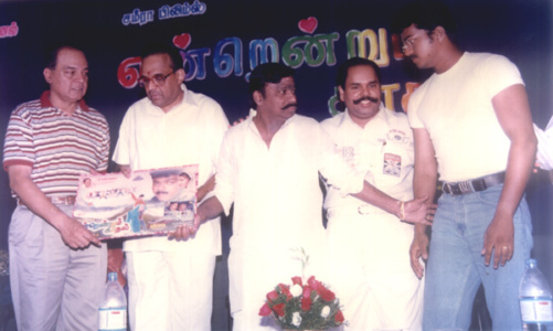 Producers Mr. G.V.Venkateswaran, Mr. AVM M.Saravanan, Mr. KalaiPuli Dhanu, Mr.K.T.Kunjumon and actor Vijay in Endrendrum Kadhal Audio Release function ktk-actors (26)