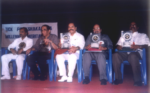 Mr.K.T.Kunjumon in Prakshaka Priaya Award function ktk-actors (29)